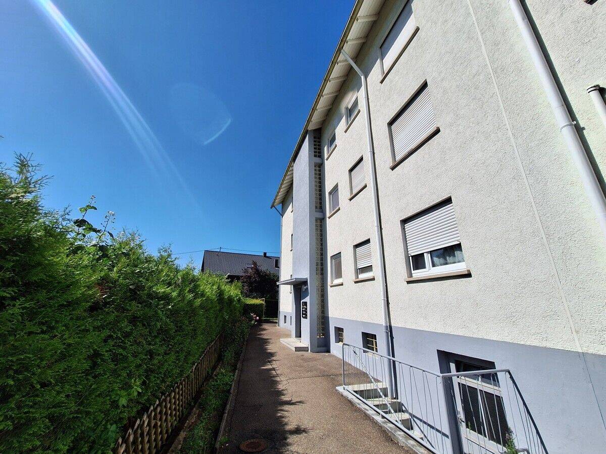 Renovierte 3- Zimmer-Wohnung in Eningen, 72800 Eningen unter Achalm