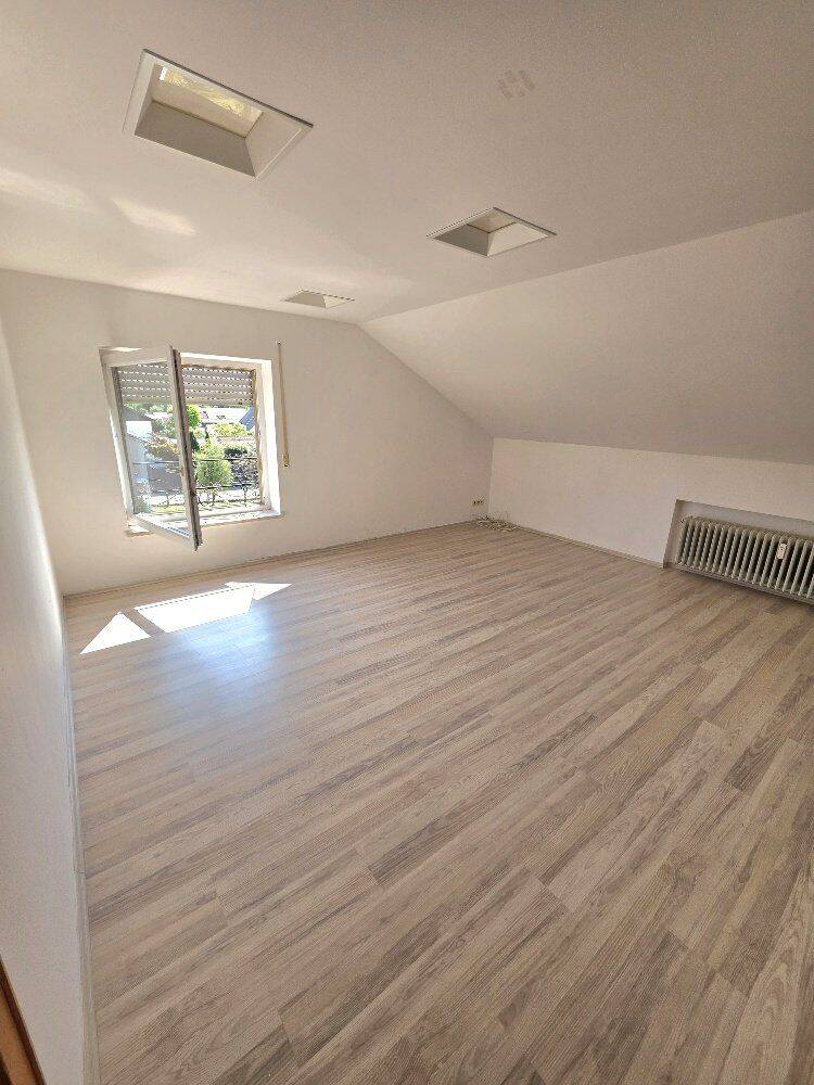 Ruhig gelegene 3-Zimmer-Eigentumswohnung mit Gartenanteil, Garage und Keller, 84375 Kirchdorf a. Inn