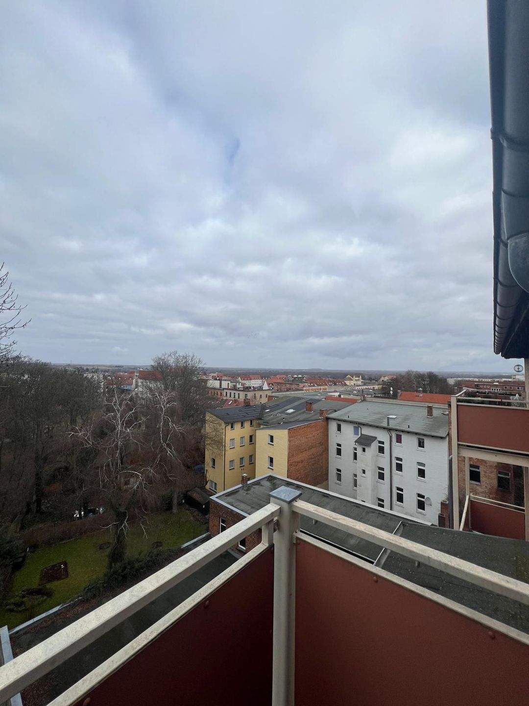 Schöne 3 Raum-Wohnung am Park mit Balkon und Einbauküche, 6712 Zeitz