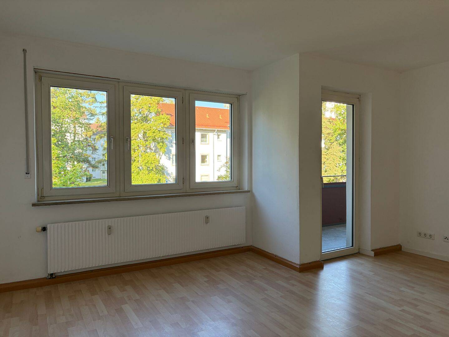 Attraktive 3 Zimmer-Wohnung mit schöner Loggia!, 91058 Erlangen (Bruck Eltersdorf Erlangen-Süd Sebaldussiedlung Tennenlohe)