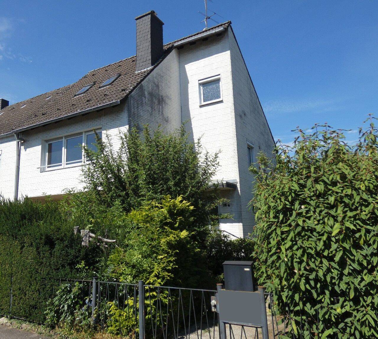 Einfamilienhaus mit Entwicklungspotenzial in guter Wohnlage, 51375 Leverkusen (Schlebusch)