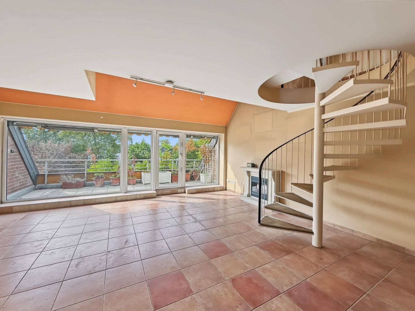 Ein Zuhause mit Perspektive: 3-Zimmer-Maisonettewohnung über den Dächern von Grafenberg, 40629 Düsseldorf (Gerresheim Grafenberg Hubbelrath Ludenberg Rath)
