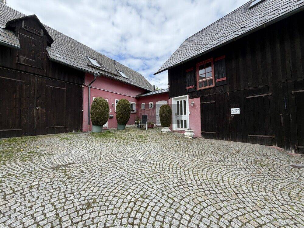 Außergewöhnliches Anwesen mit Wohnhaus, Maisonettewohnungen, Garagenhof und Entwicklungspotenzial, 95194 Regnitzlosau