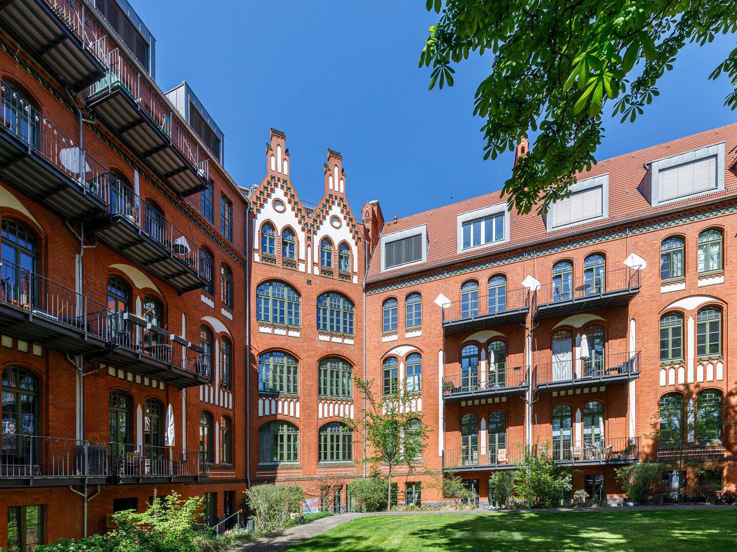 Living History – Helle Altbauwohnung mit privater Parkanlage im historischen Ensemble „Joli Coeur“, 14059 Berlin (Charlottenburg-Wilmersdorf Charlottenburg Westend)