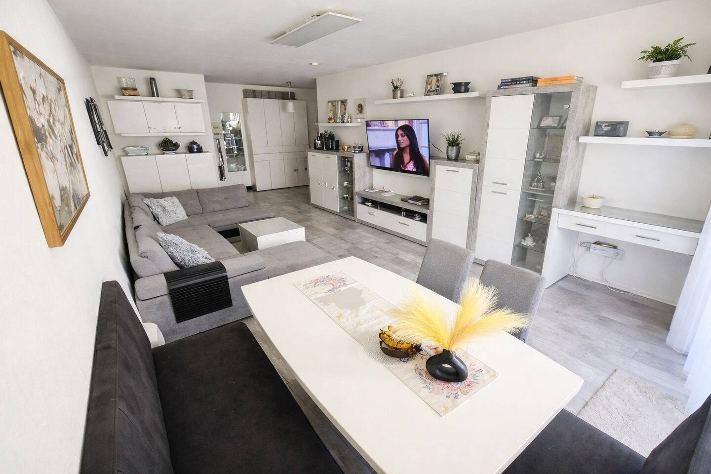 Teilmöblierte 2 Zimmerwohnung mit hochwertiger Küche, 60598 Frankfurt am Main (Sachsenhausen)
