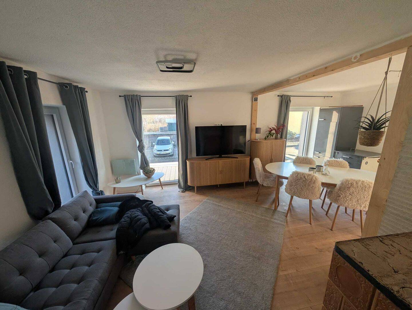 Einfamilienhaus mit Charakter – viel Raum für Ihre Wohnideen, 4603 Nobitz