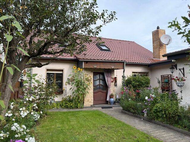 Gerichshain: einzugsfertige 5 Zimmer, 2 Bäder, Pool, Sauna, Nebengebäude und ganz viel Grün., 4827 Machern