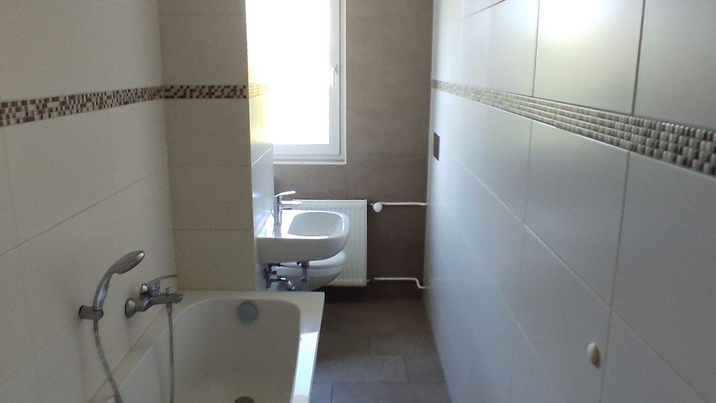 Wohnen mit Komfort! 4-R.-WE m. Balkon in Löbau!, 2708 Löbau