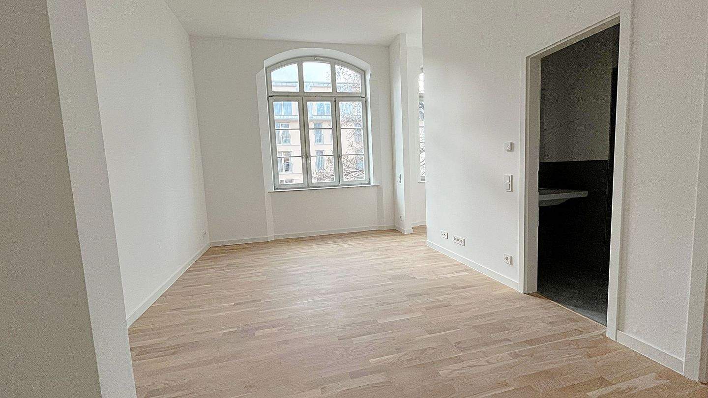 *** Moderne 2-Raum-Wohnung im sanierten Gymnasiumgebäude ***, 8056 Zwickau