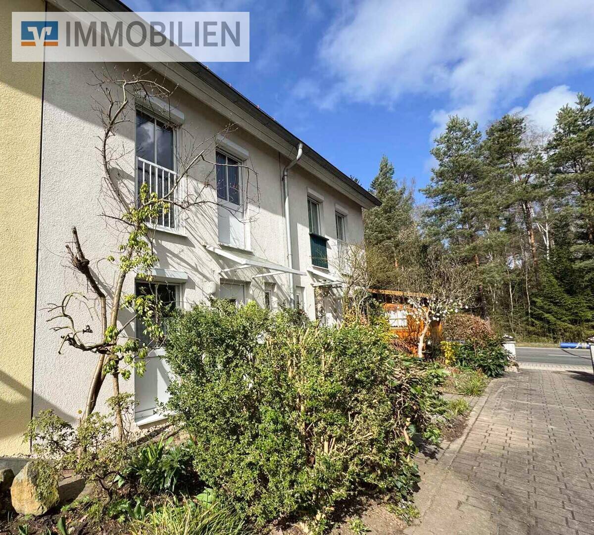 Reihenmittelhaus in ruhiger Wohngegend + Garten + Garage + Stellplatz + Ausbaupotenzial im Dachboden, 7639 Bad Klosterlausnitz