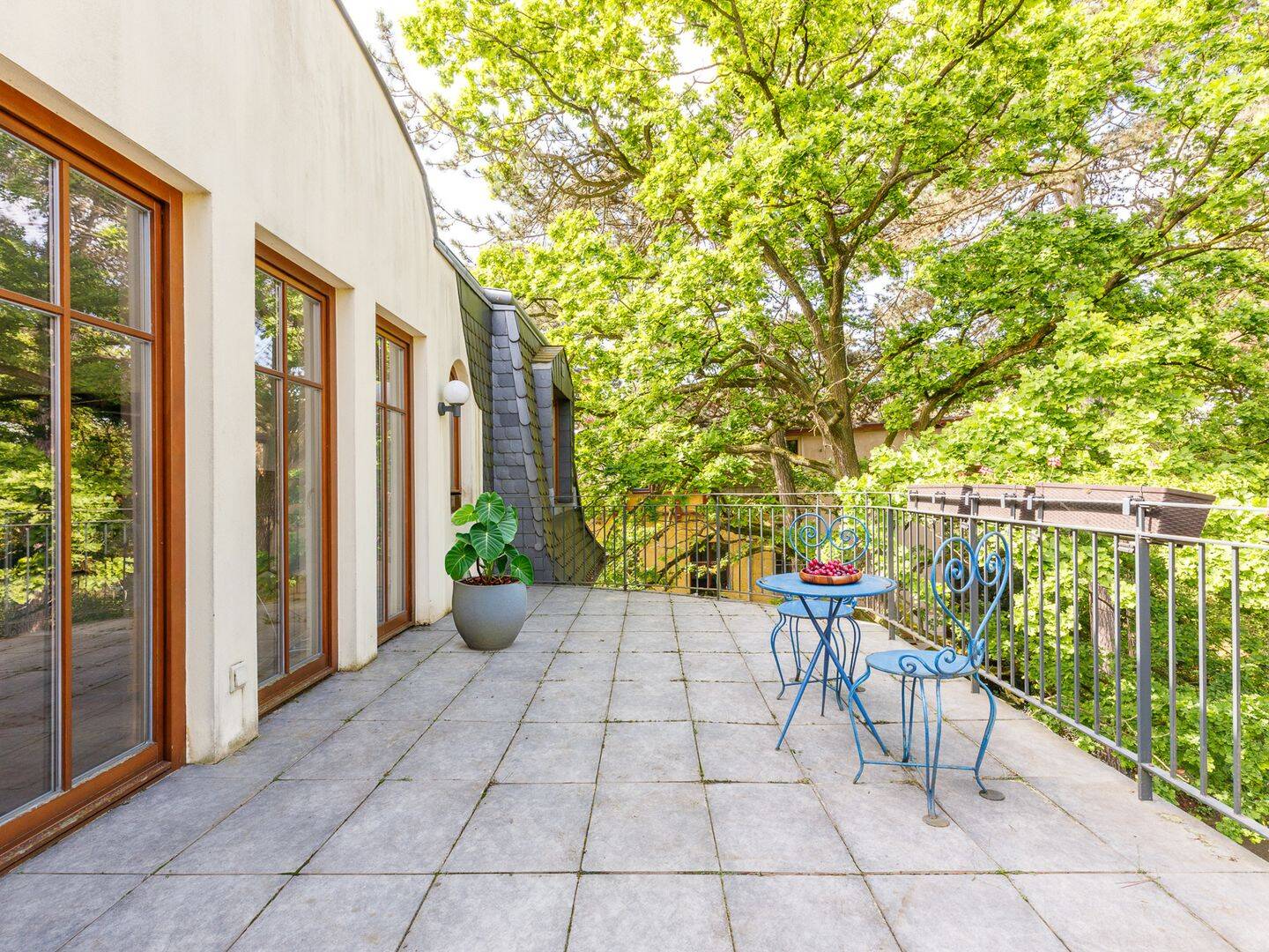 Elevated Elegance – Lichtdurchflutete Dachgeschosswohnung mit großer West-Terrasse & Blick ins Grüne, 12203 Berlin (Steglitz-Zehlendorf Lichterfelde)