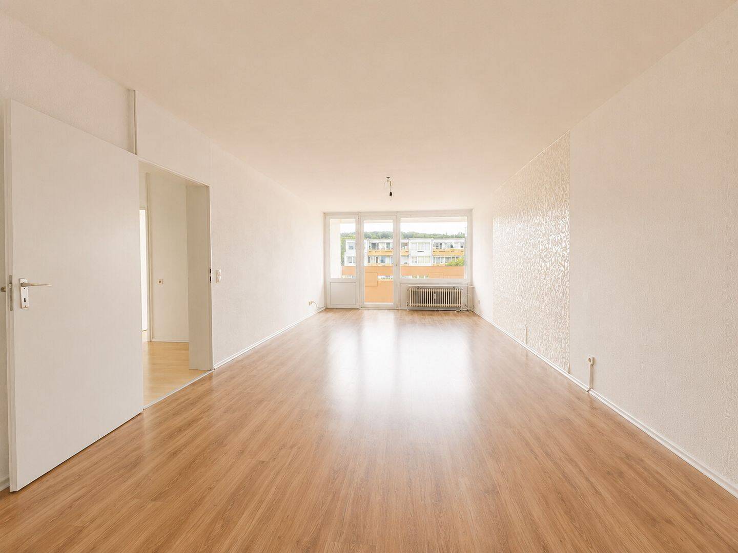 Wohnen über den Dächern von Taunusstein – Lichtdurchflutete 4 Zimmer mit Balkon, 65232 Taunusstein