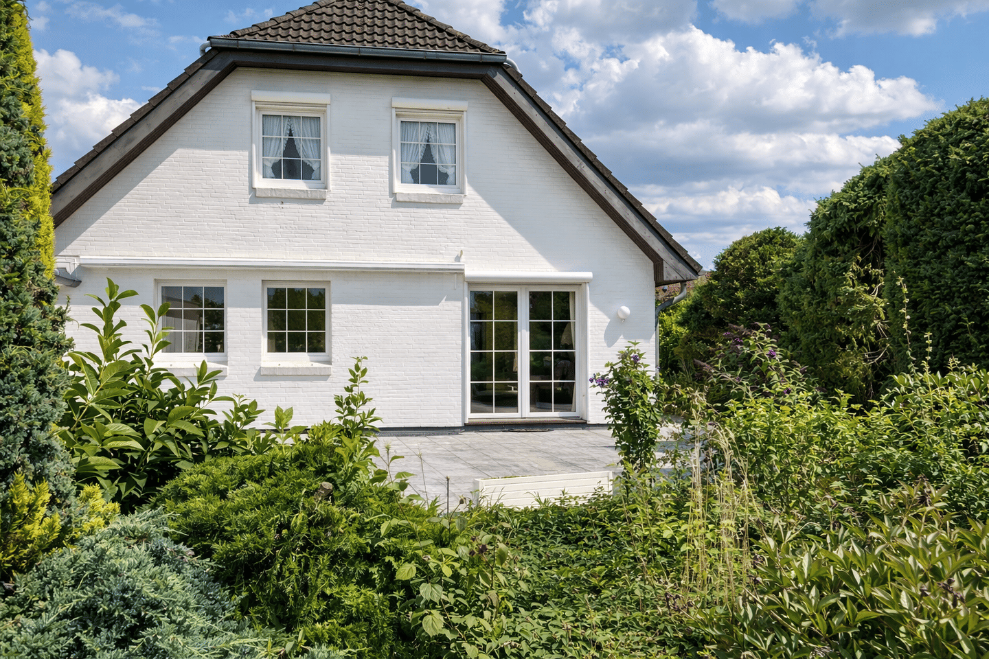 Großzügiges Einfamilienhaus in Hamberge mit 245 m² Gesamtfläche und weitläufigem Garten, 23619 Hamberge