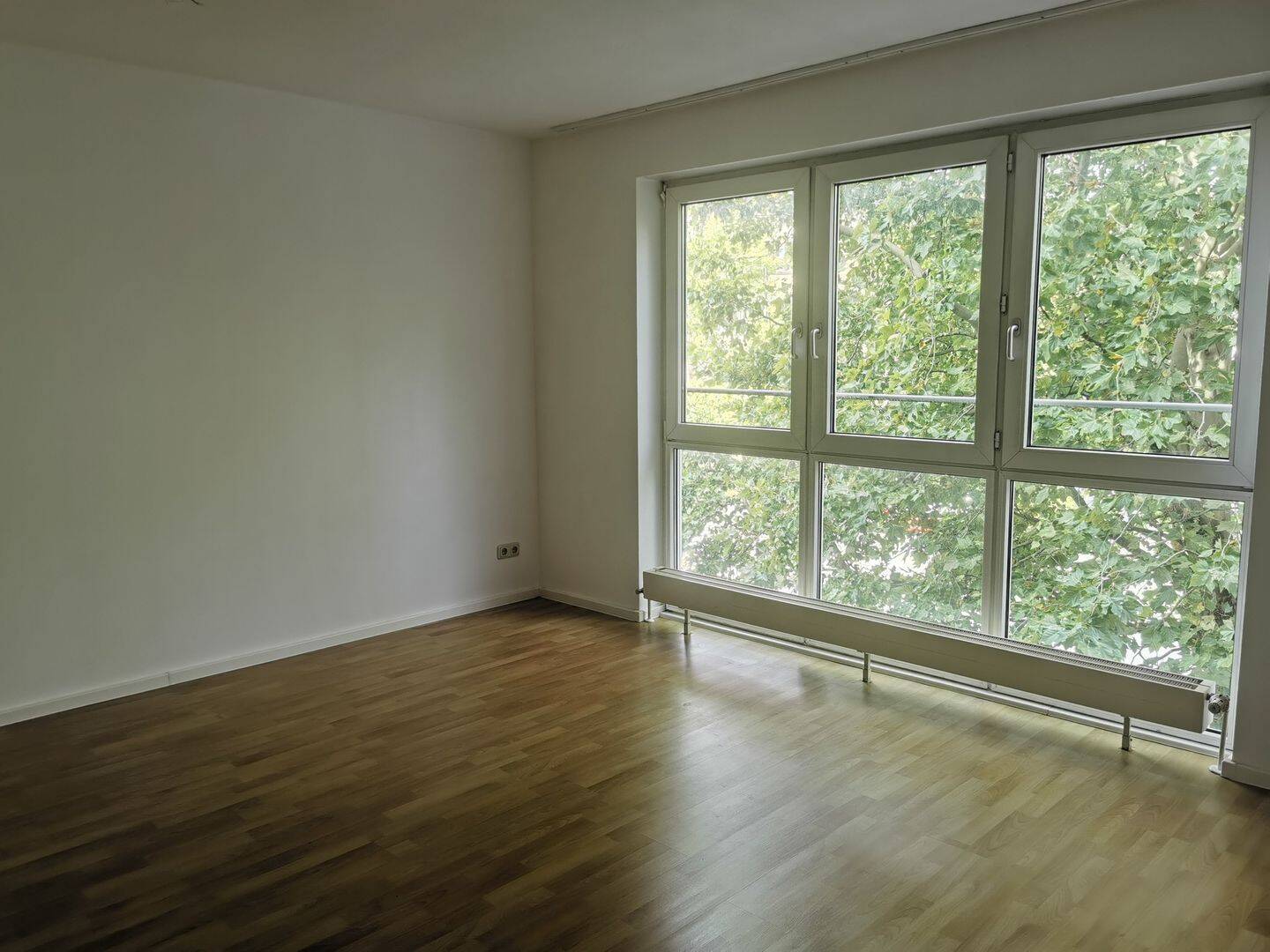 Helles, gemütliches Apartment, separate, vollausgestattete EBK mit Fenster, Diele, Bad mit Wanne, Lift, 80939 München (Milbertshofen-Am Hart Schwabing-Freimann)
