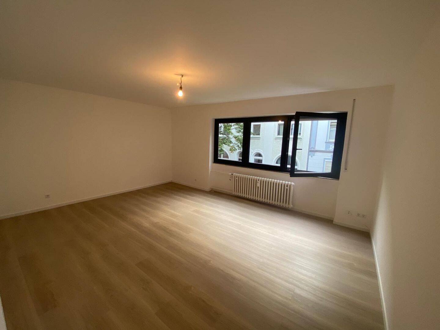 Bezugsfreies renoviertes lichtdurchflutetes 1-Zimmer-Apartment in Leverkusen-Opladen mit Garage – Nähe Campus Leverkusen TH Köln – provisonsfrei, 51379 Leverkusen (Opladen)