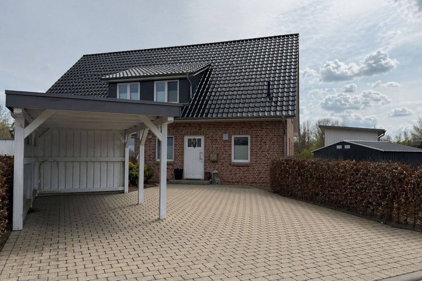 Schöne neuwertige DHH in toller Lage in Weertzen (KfW55-Standard), 27404 Heeslingen