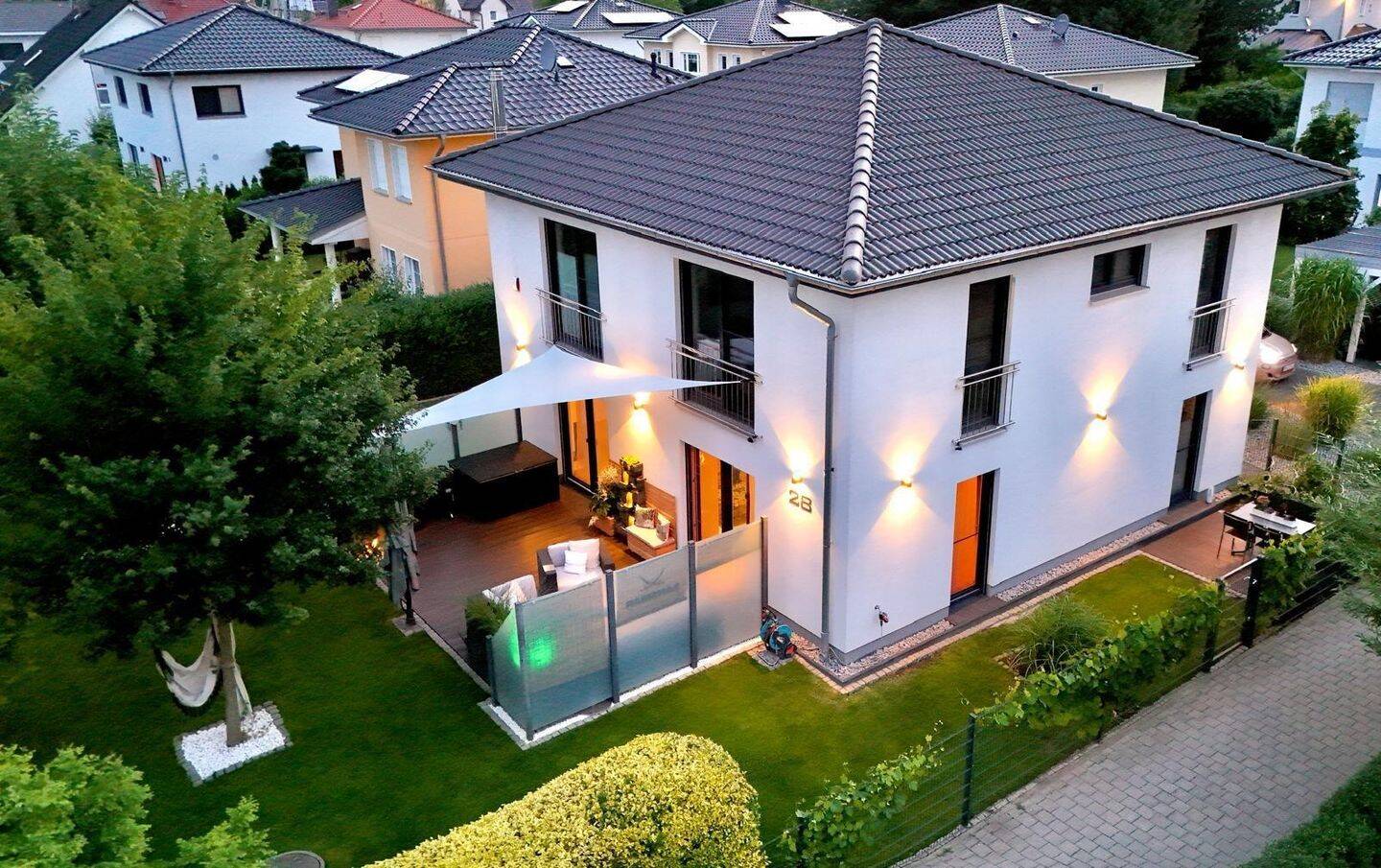 Freistehende Stadtvilla in Bestform: Energieklasse A, Smart-Home & Doppelgarage in Spitzenlage, 14513 Teltow