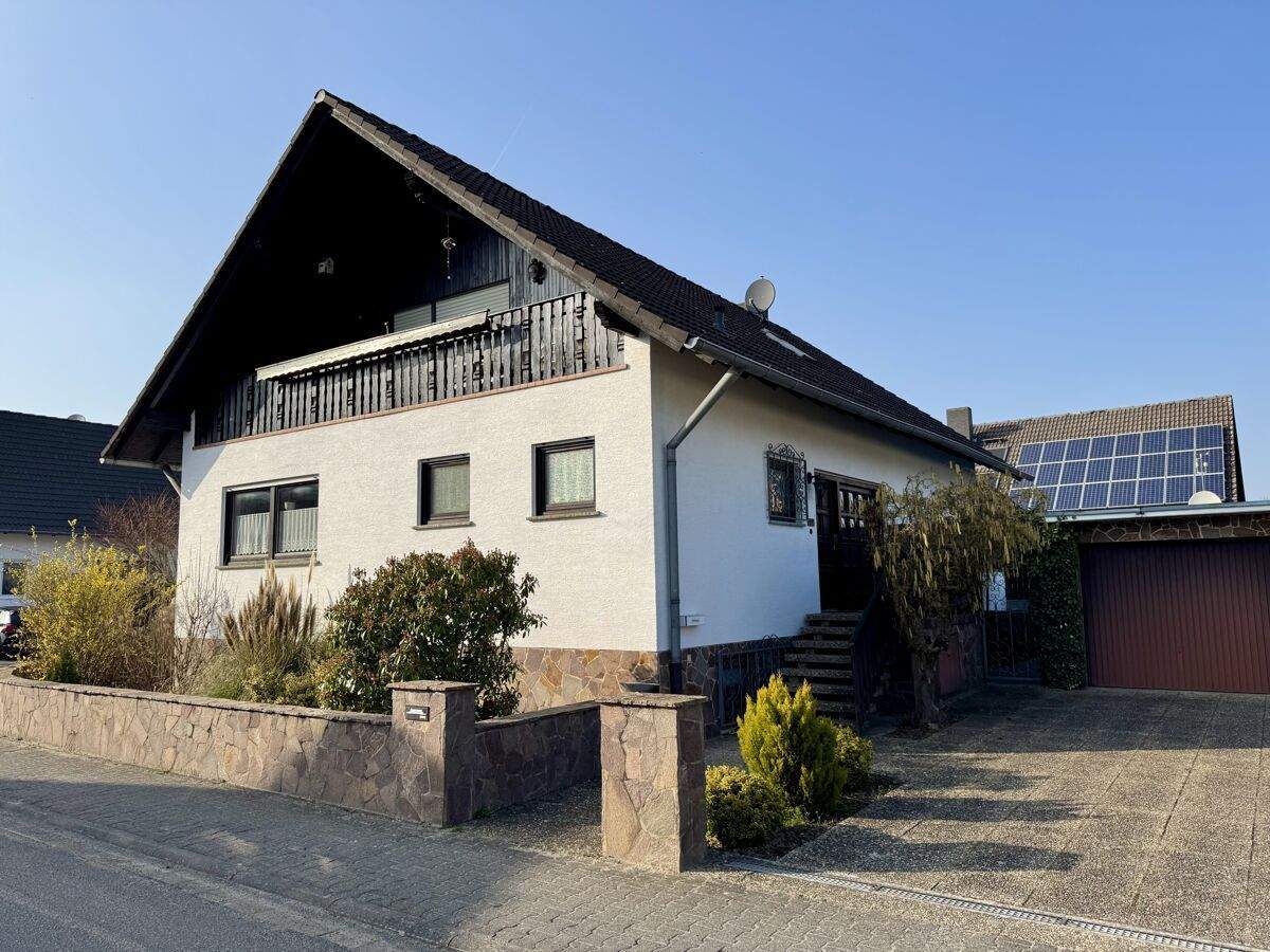 Freistehendes Einfamilienhaus mit Garten, Kamin und Terrasse – viel Platz für die Familie –, 64832 Babenhausen