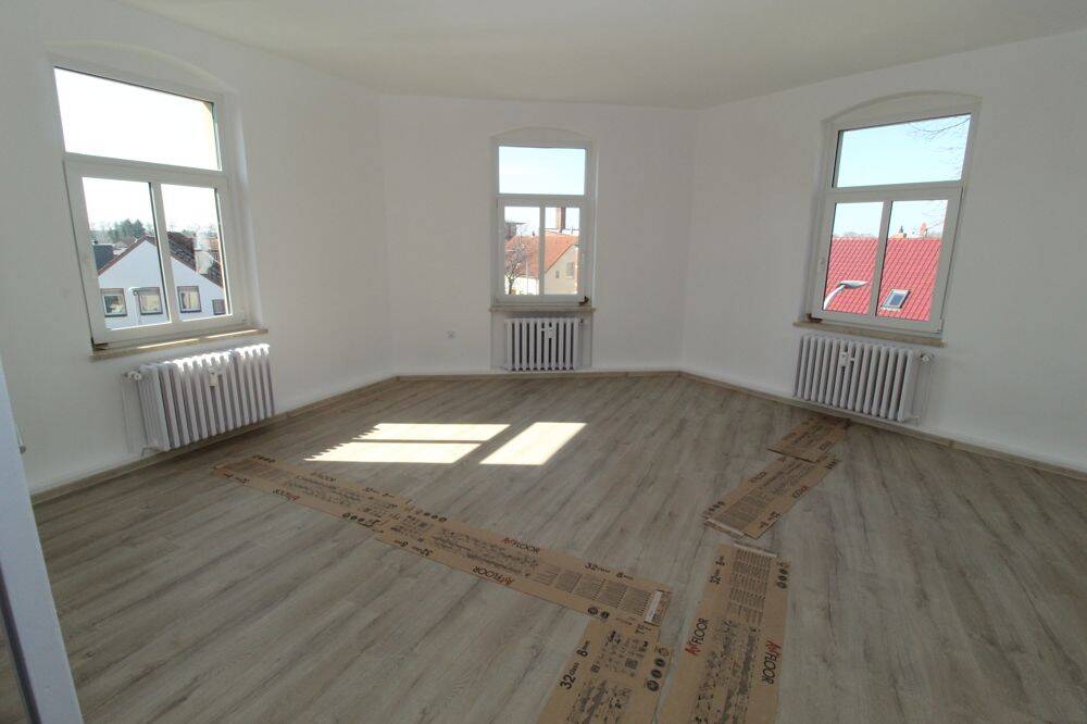 Attraktive & geräumige 3-Zimmerwohnung mit separater Küche, Tageslichtbad mit Badewanne, 39307 Genthin