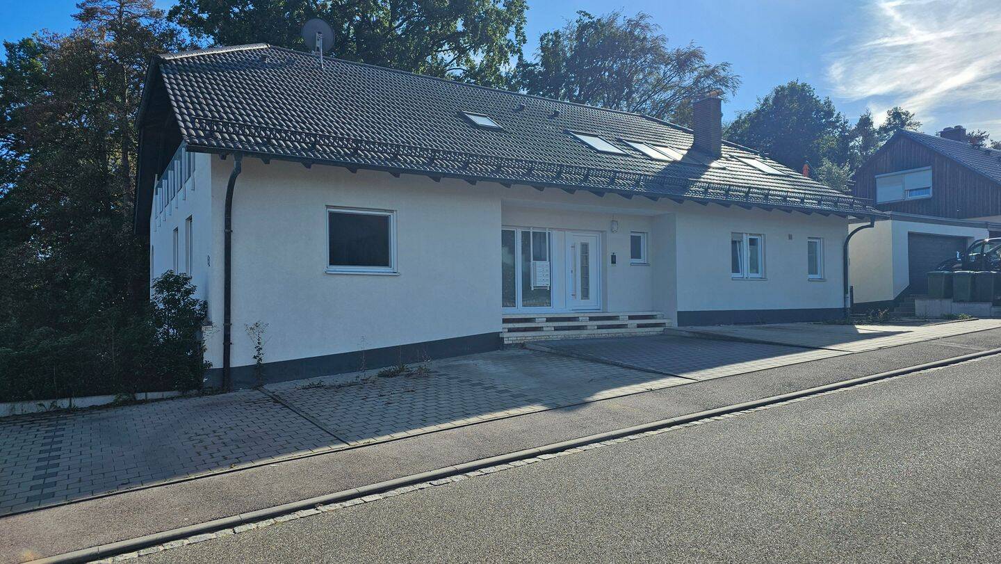 Helle, 2018 sanierte Hochparterrewohnung mit Terrasse, Garten und Garage in Burgthann, 90559 Burgthann