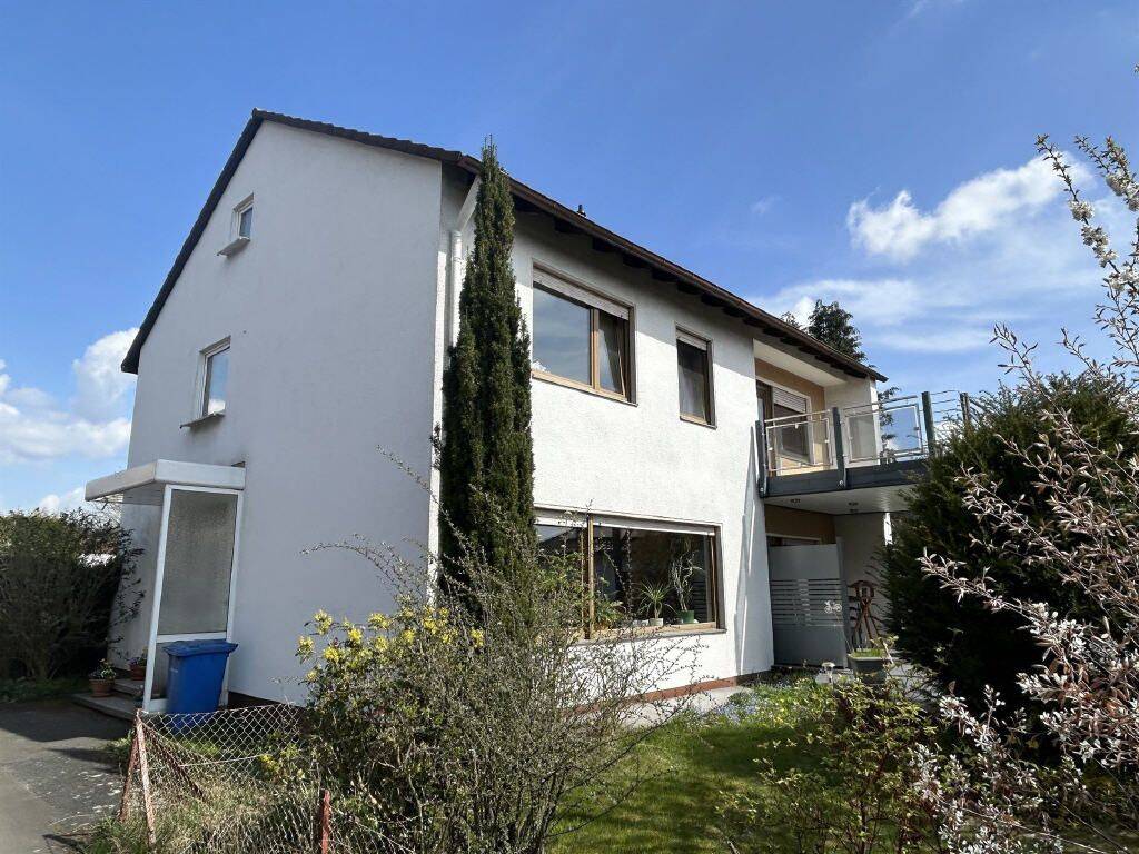 Gepflegtes Einfamilienhaus mit Doppelgarage in Korbach, 34497 Korbach