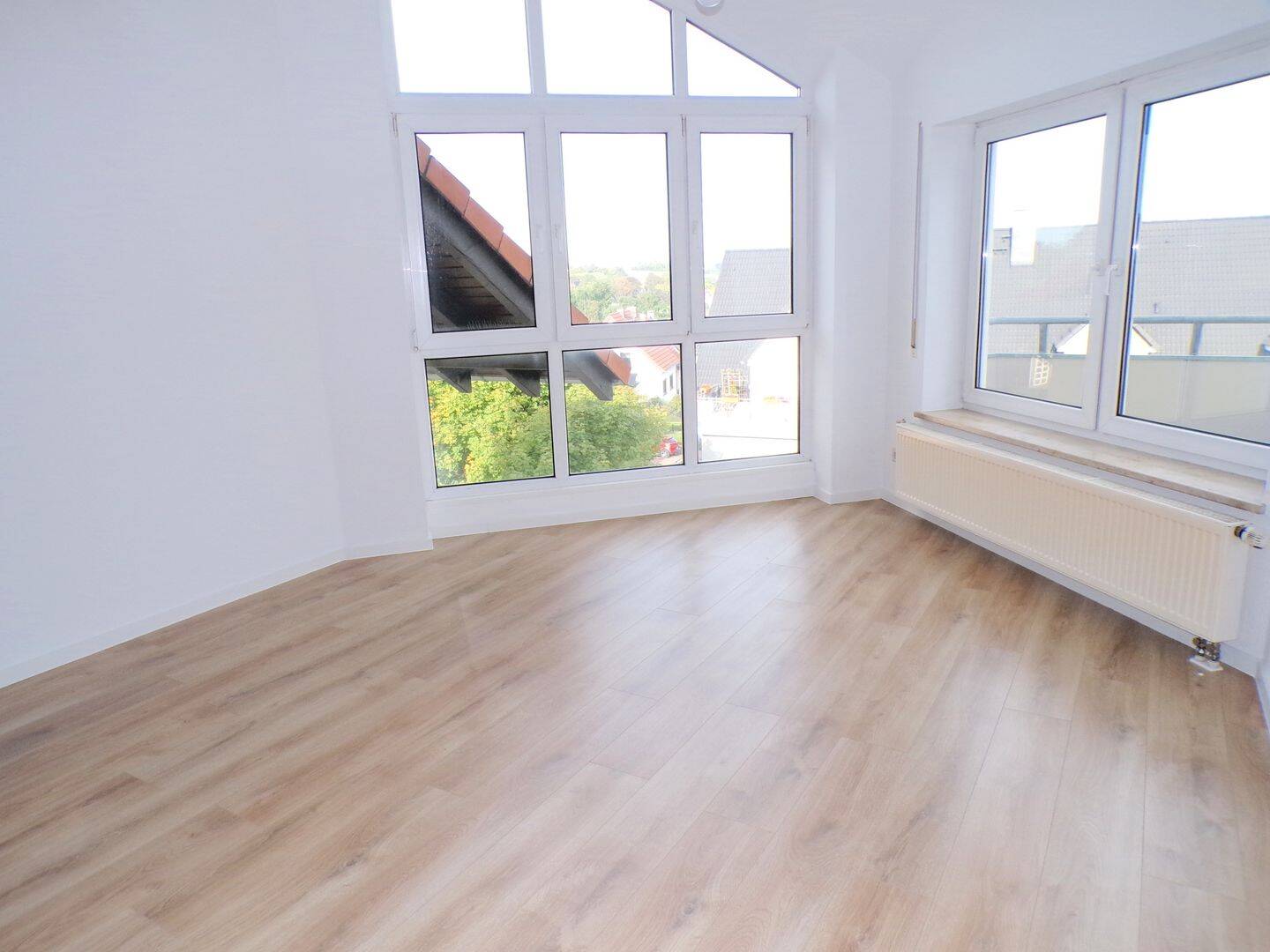* mit Balkon und Fahrstuhl * 1 Zimmer Wohnung in Werdau zu vermieten !, 8412 Werdau