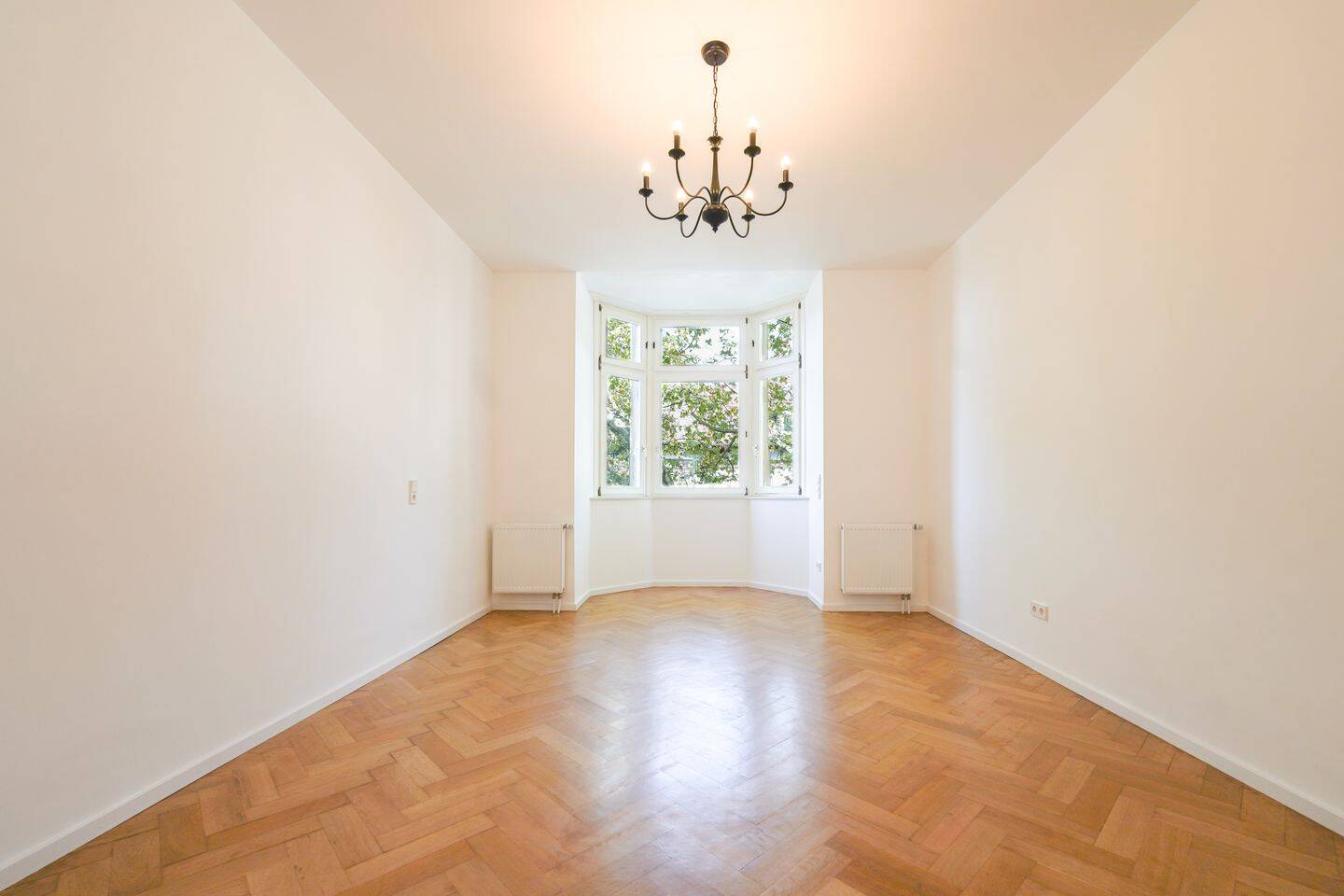 Stilvolle 5-Zimmer-Altbauwohnung – modernisiert mit großem Balkon nahe dem Schwabentor, 79102 Freiburg im Breisgau (Oberau Waldsee Wiehre)