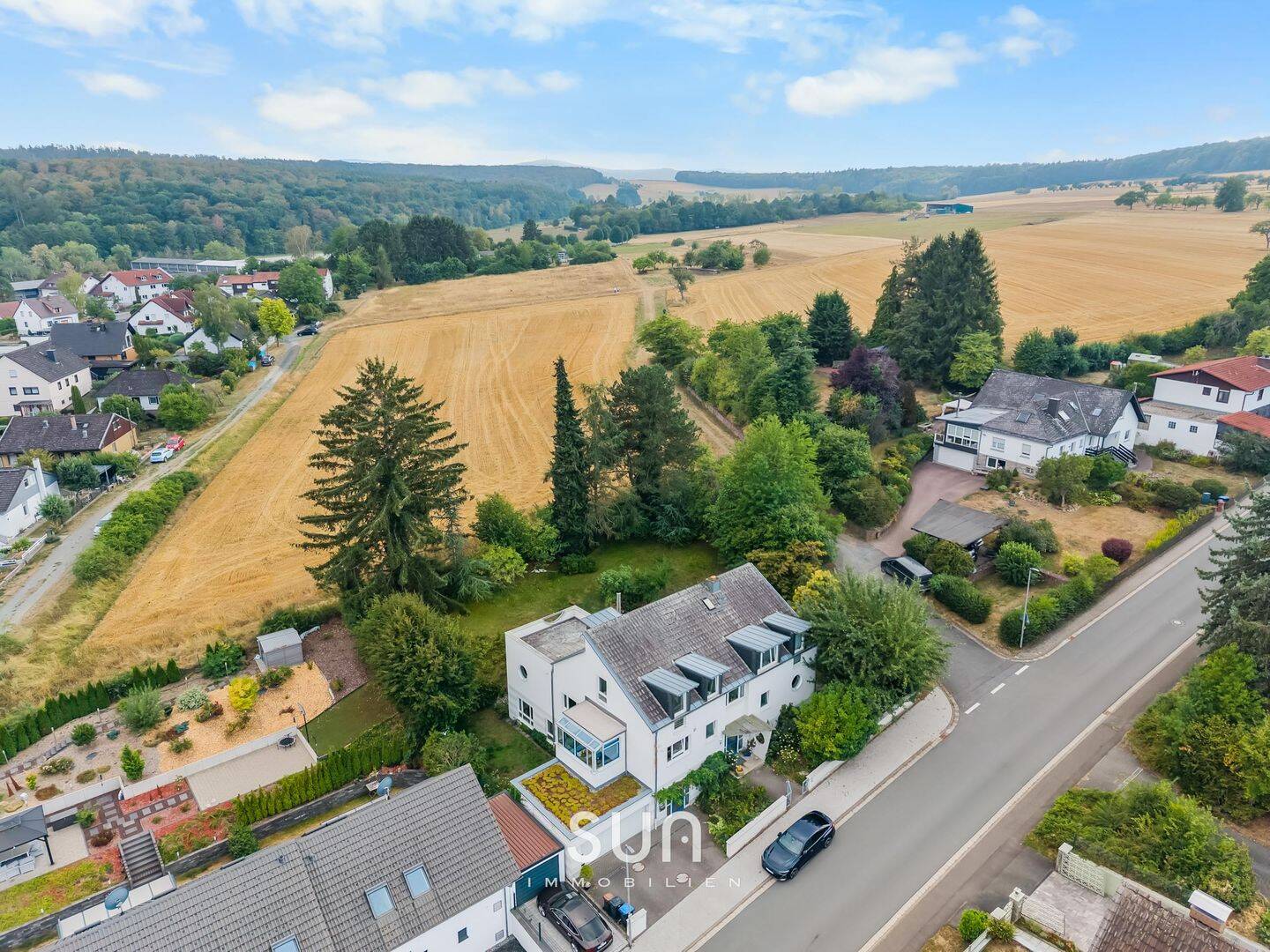 TRAUMHAFTES ARCHITEKTENHAUS IN ERSTER FELDRANDLAGE – 409 m² Wohnen & Arbeiten im Grünen, 61273 Wehrheim