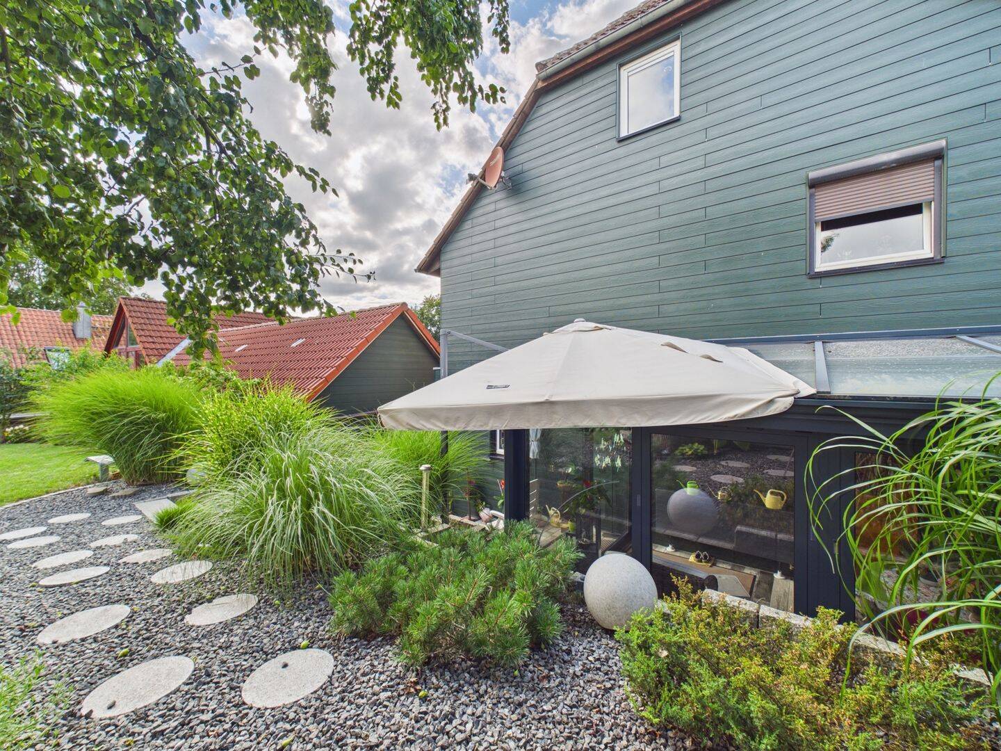 Provisionsfrei! 210 qm Wohnfläche, 1102 qm Grundstück. Feldrandlage, Nebengebäude, Doppelgarage, PV, 38384 Gevensleben