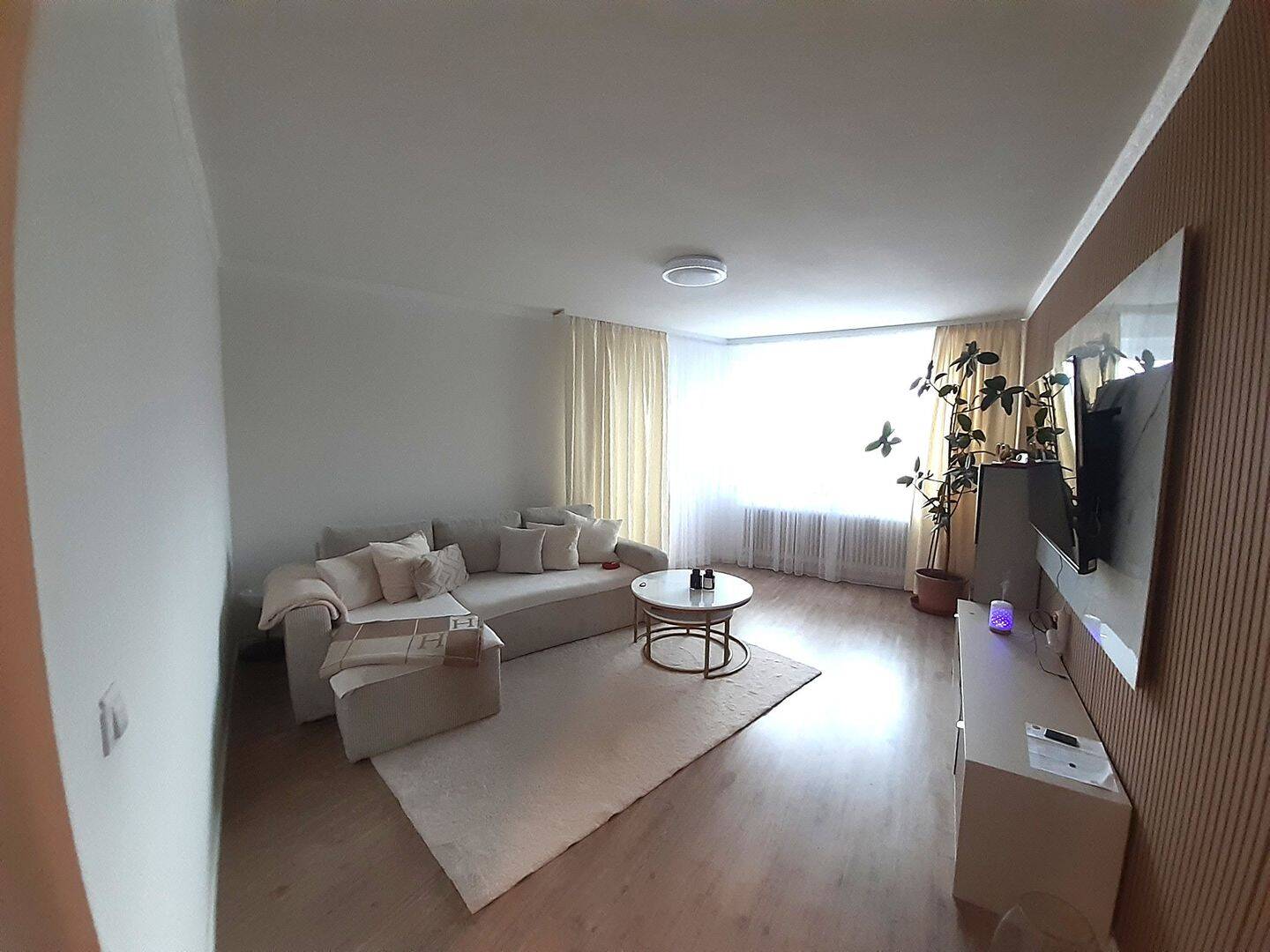 Helle Vier Zimmerwohnung in saniertem Gebäude, 22309 Hamburg (Hamburg-Nord Barmbek-Nord Bramfeld Ohlsdorf Steilshoop)