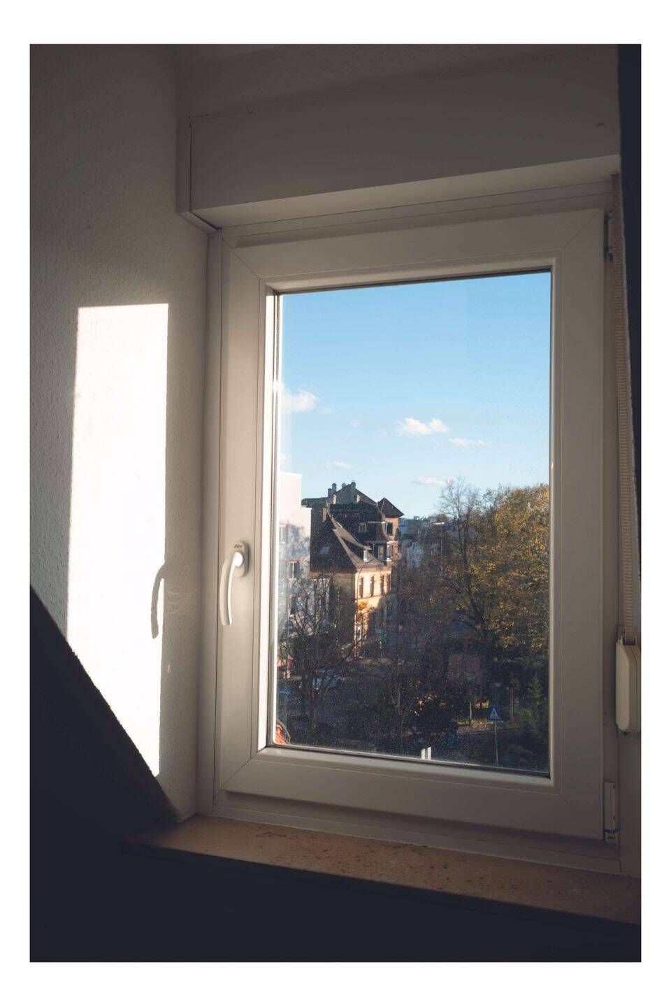 FREIWERDENDER ALTBAU AM WEISSEN STEIN: Dachgeschoss mit Loggia und Ausbaupotential im Spitzboden!, 60433 Frankfurt am Main (Bonames Dornbusch Eschersheim Frankfurter Berg Preungesheim)