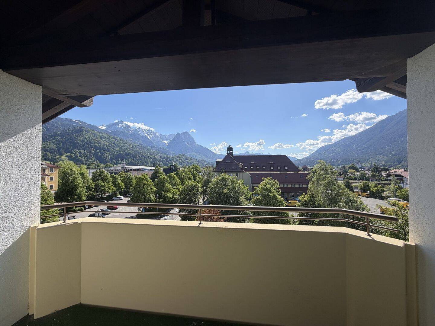 Panoramablick & urbanes Wohnen – Dachgeschoss mit alpiner Weite und einzigartigem Raumgefühl, 82467 Garmisch-Partenkirchen