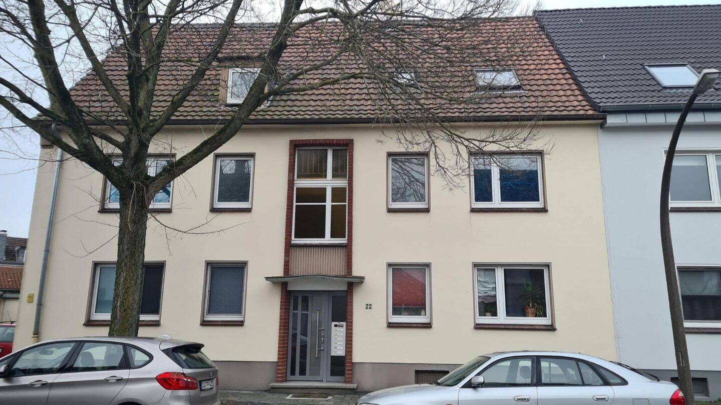 für den Single: schöne DG-Wohnung in ruhiger Lage, 47228 Duisburg (Bergheim Friemersheim Hochemmerich Winkelhausen)
