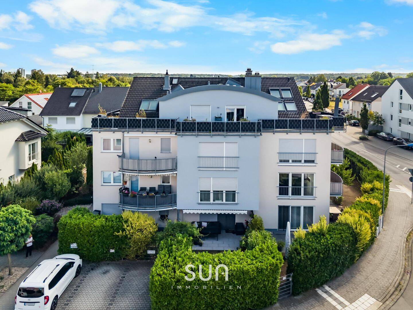 SÜDWEST-BALKON & FELDRANDNÄHE IN EGELSBACH-BRÜHL – Moderne 4-Zi.-Whg. mit Glaskamin & 2 Stellplätzen, 63329 Egelsbach