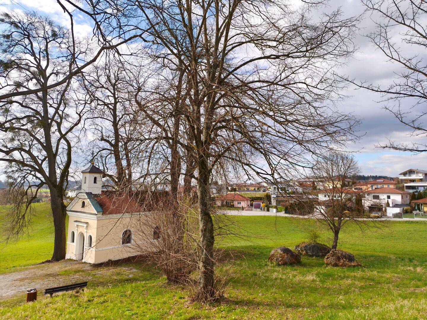 Wählen Sie unter drei Baugrundstücken an einem der besten Lagen der Golf- und Kurstadt, 94086 Bad Griesbach i. Rottal