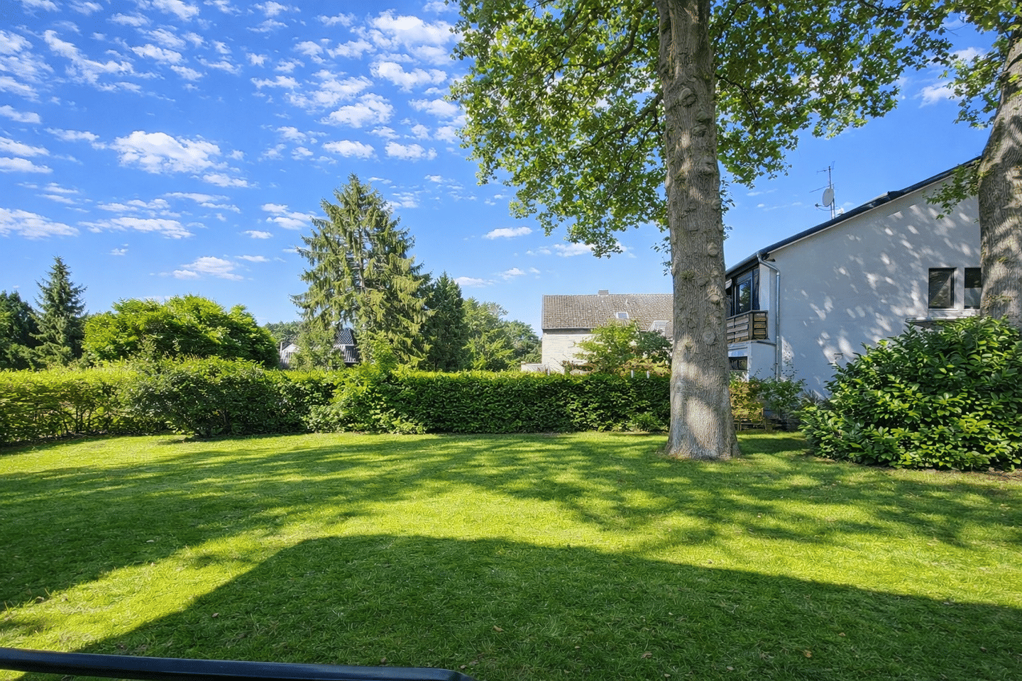 VOLKSDORF: Platz genug für große Pläne – Großzügiges Baugrundstück mit Altbestand in gefragter Lage, 22359 Hamburg (Wandsbek Bergstedt Rahlstedt Volksdorf)