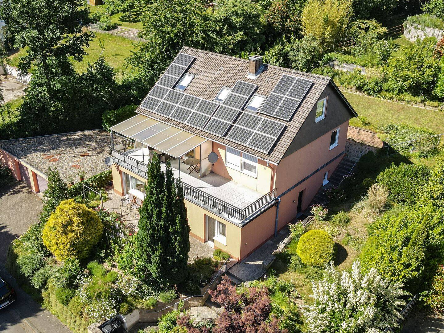 Große ETW mit Garten und Garagen in absolut ruhiger, sonniger Süd-West-Lage nahe Erbach!, 64711 Erbach