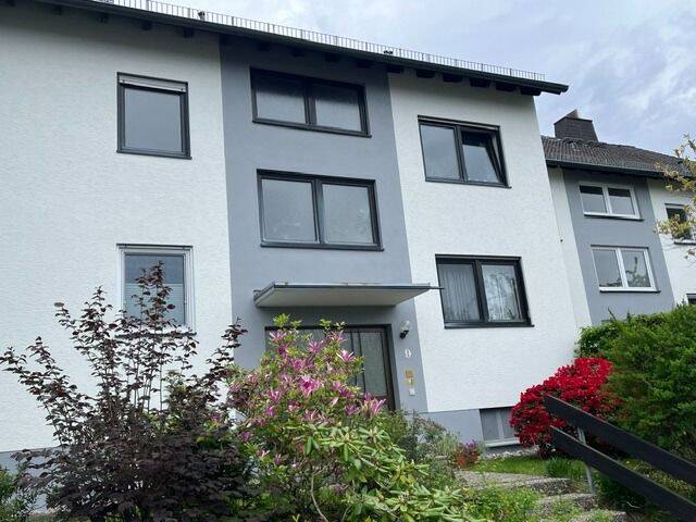 Helle DG Wohnung, mit fast neuer EBK, in einem 3 FH mit Garage und großem Keller, 61267 Neu-Anspach