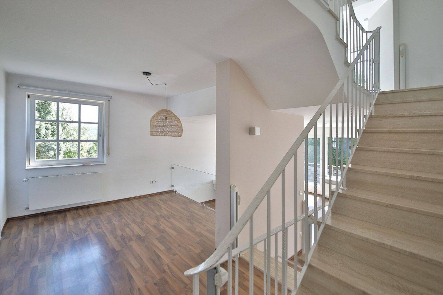 Wohnen mit Weitblick – stilvolles Split-Level-Reihenendhaus mit Garten am Pforzheimer Wartberg, 75177 Pforzheim (Katharinenthalerhof Eutingen Nordstadt Nordweststadt Oststadt)