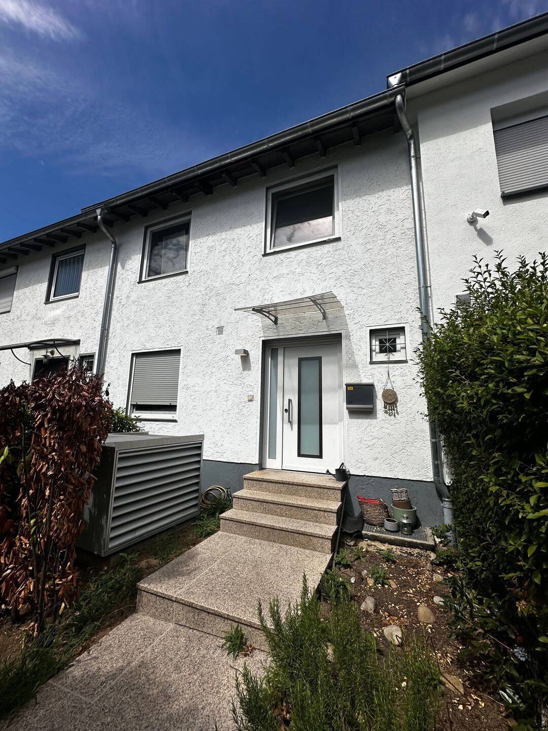 Modernes Reihenhaus mit Wärmepumpe und Garage in Stierstadt wartet genau auf Sie, 61440 Oberursel (Taunus)