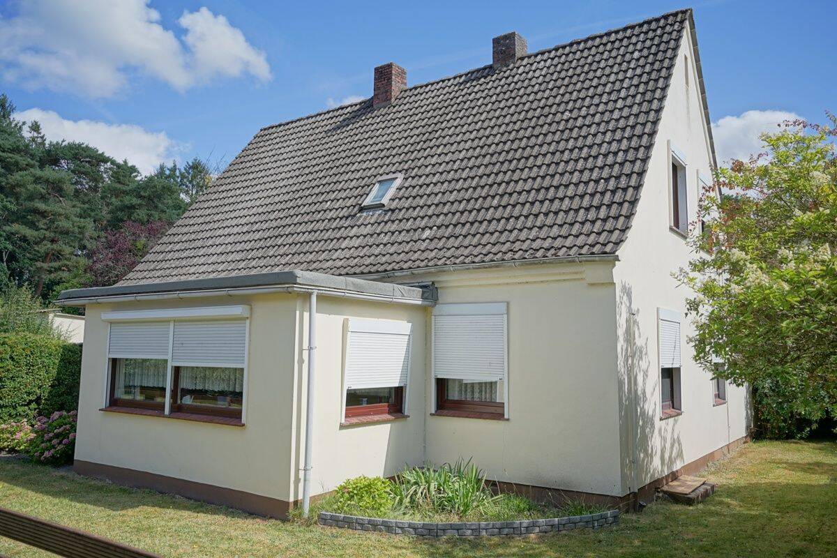 Volksbank Immobilien: Charmantes Siedlungshaus mit herrlich großem Grundstück in besonderer Lage, 27616 Beverstedt