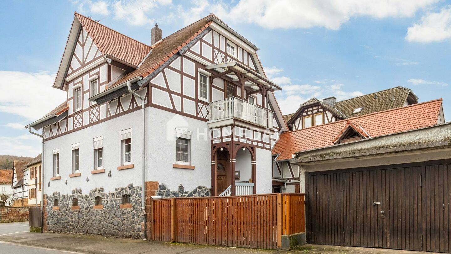 Charmantes Fachwerkhaus mit Energieeffizienzklasse B, Westterrasse, Doppelcarport & Wallboxanschluss, 63654 Büdingen
