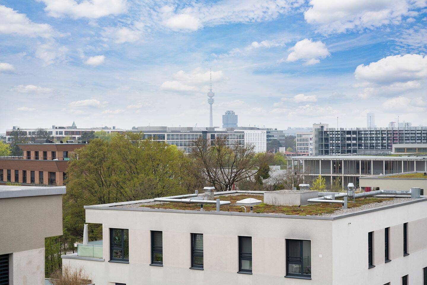 MÜNCHNER IG: Exklusiver Wohntraum mit Weitblick – 3-4 Zimmer & sonnige Dachterrasse !, 80807 München (Milbertshofen-Am Hart Schwabing-Freimann)