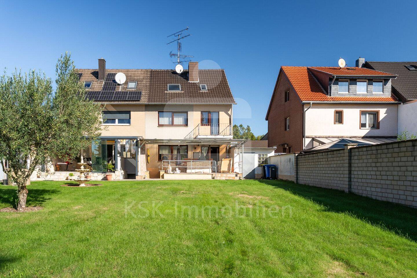 Modernisierungsbedürftige Doppelhaushälfte mit Sonnengrundstück im Herzen von Berrendorf., 50189 Elsdorf