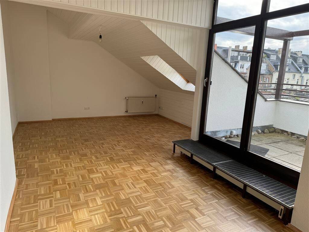 Innenstadtnahe Dachgeschosswohnung mit Dachterrasse und Aufzug im Stilaltbau, 65183 Wiesbaden (Wiesbaden)