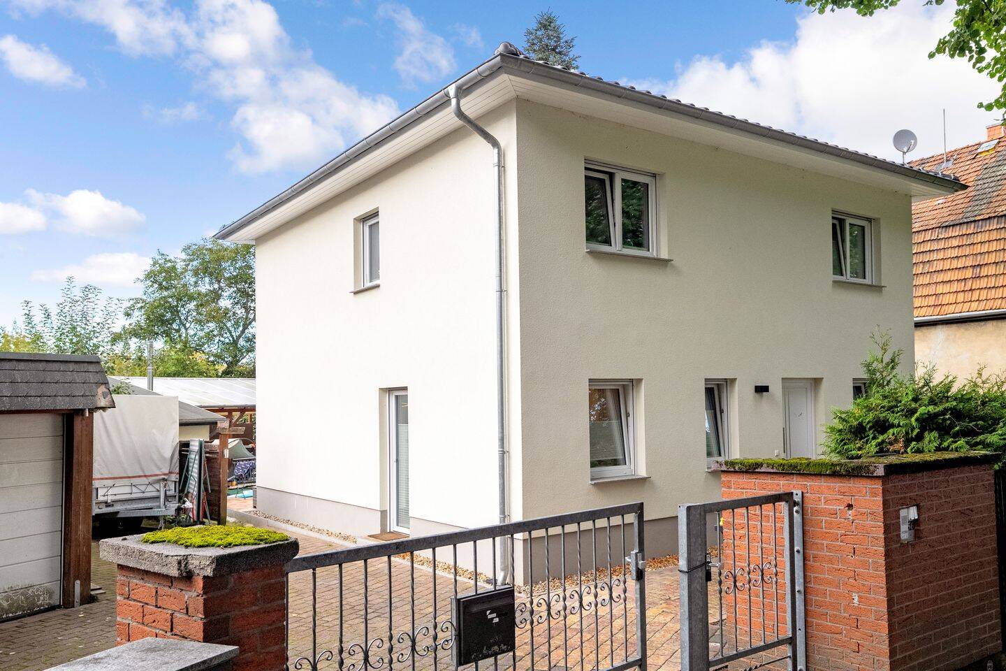Modernes Einfamilienhaus mit Pool, großem Grundstück & charmantem Bungalow – Wohnen mit Perspektive, 13129 Berlin (Pankow)