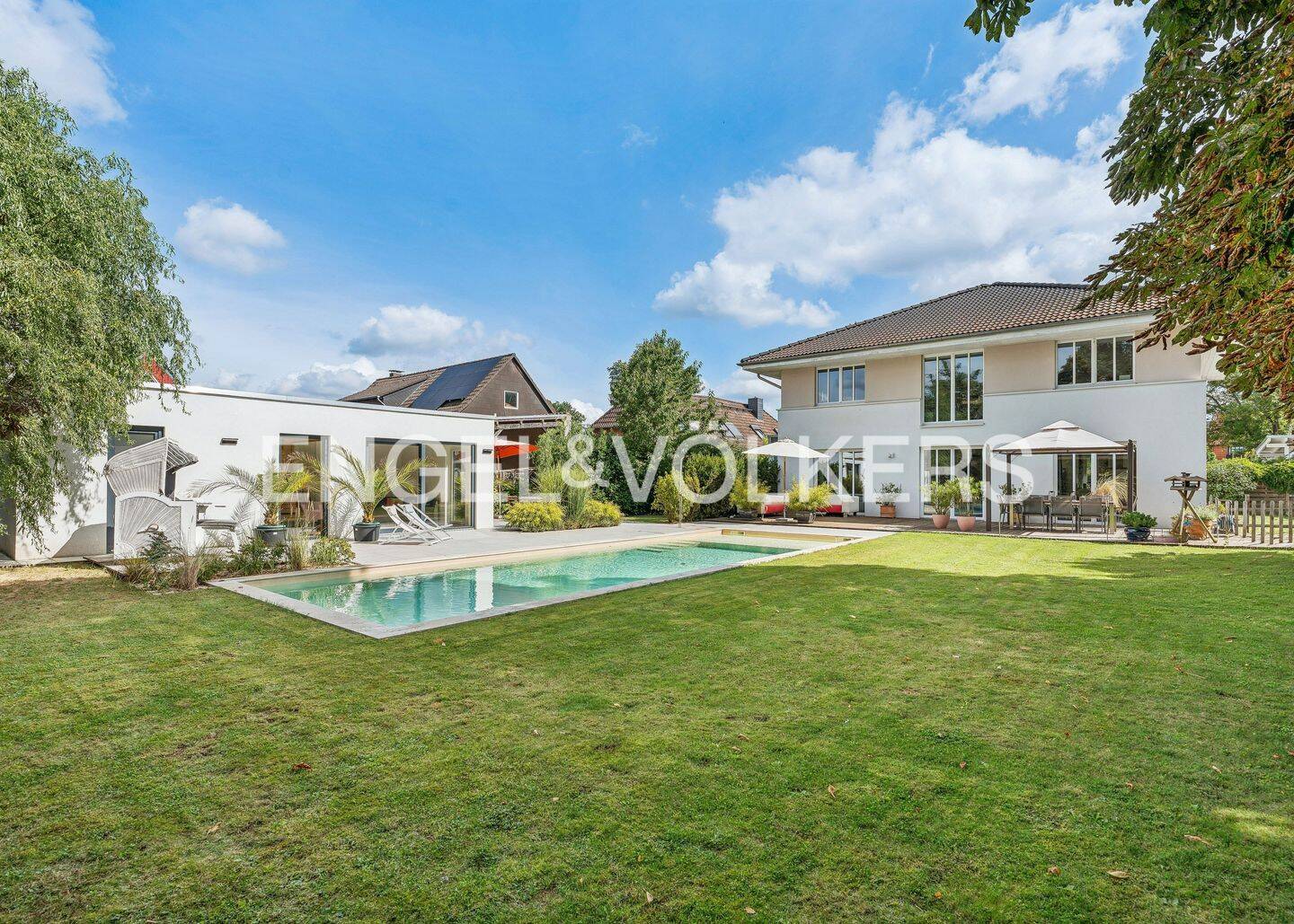 Ein Zuhause für besondere Momente – großzügiges Familienanwesen mit Pool, Sauna und weitläufigem Garten, 38104 Braunschweig (Braunschweig Gliesmarode Riddagshausen Schapen Volkmarode)