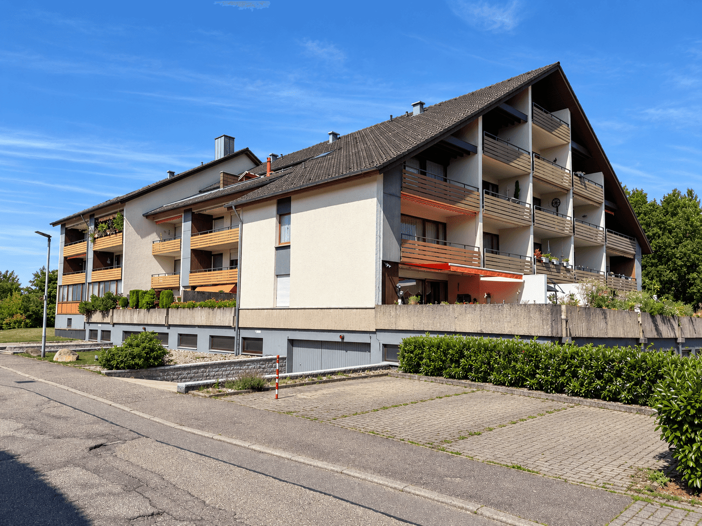 Wohnen, wo andere Urlaub machen – kompakte Wohnung mit Balkon & Grünblick in Dobel, 75335 Dobel