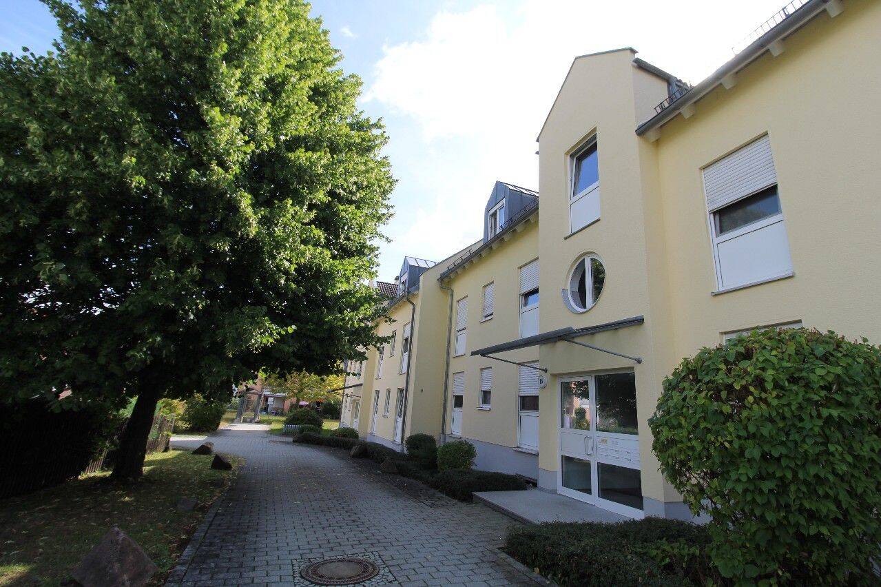 *** 3 Zimmerwohnung in beliebter Wohngegend von Penig mit EBK + Balkon + Tiefgarage ***, 9322 Penig