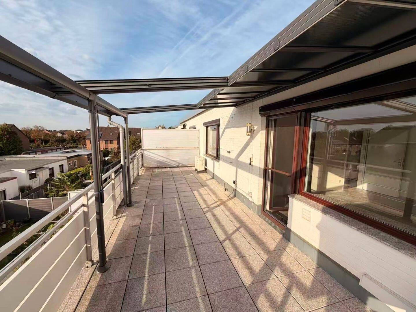 Modernisierte, helle 2‑Zimmer‑Wohnung mit großer Dachterrasse in Kleinenbroich, 41352 Korschenbroich